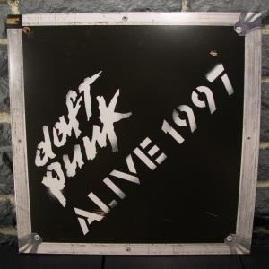 Alive 1997 2007 (27)
